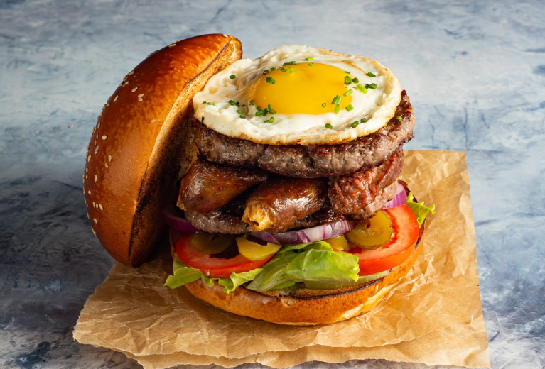 המבורגר ביף מן עם בשר פרמיום