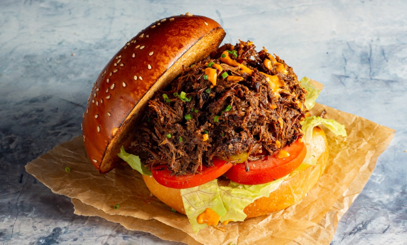 המבורגר ביף מן עם בשר מפורק